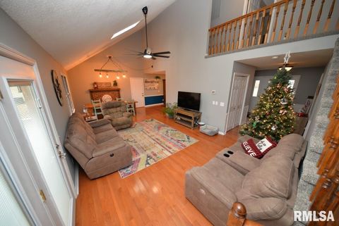 Tiny photo for 824 McCauley Lane, Mt Vernon, IL 62864 (MLS # EB460670)