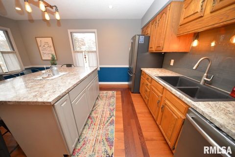 Tiny photo for 824 McCauley Lane, Mt Vernon, IL 62864 (MLS # EB460670)