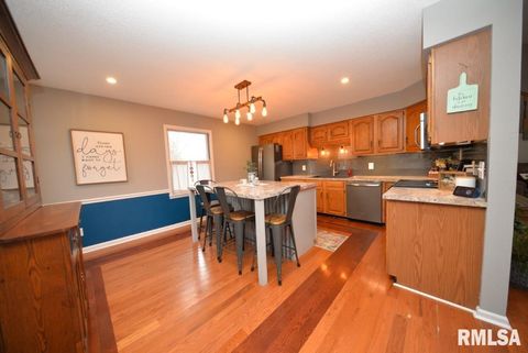 Tiny photo for 824 McCauley Lane, Mt Vernon, IL 62864 (MLS # EB460670)