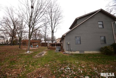 Tiny photo for 824 McCauley Lane, Mt Vernon, IL 62864 (MLS # EB460670)