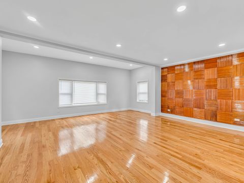 Tiny photo for 921 N Humphrey Avenue, Oak Park, IL 60302 (MLS # 12478370)