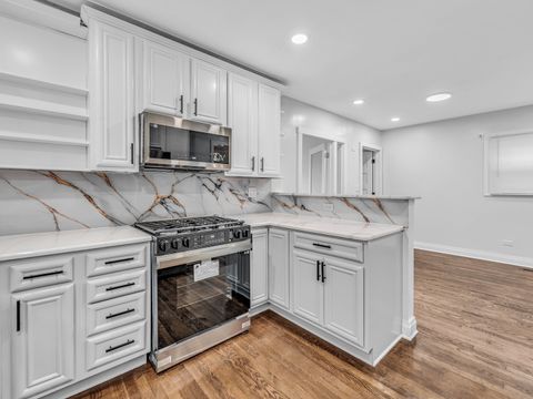 Tiny photo for 921 N Humphrey Avenue, Oak Park, IL 60302 (MLS # 12478370)