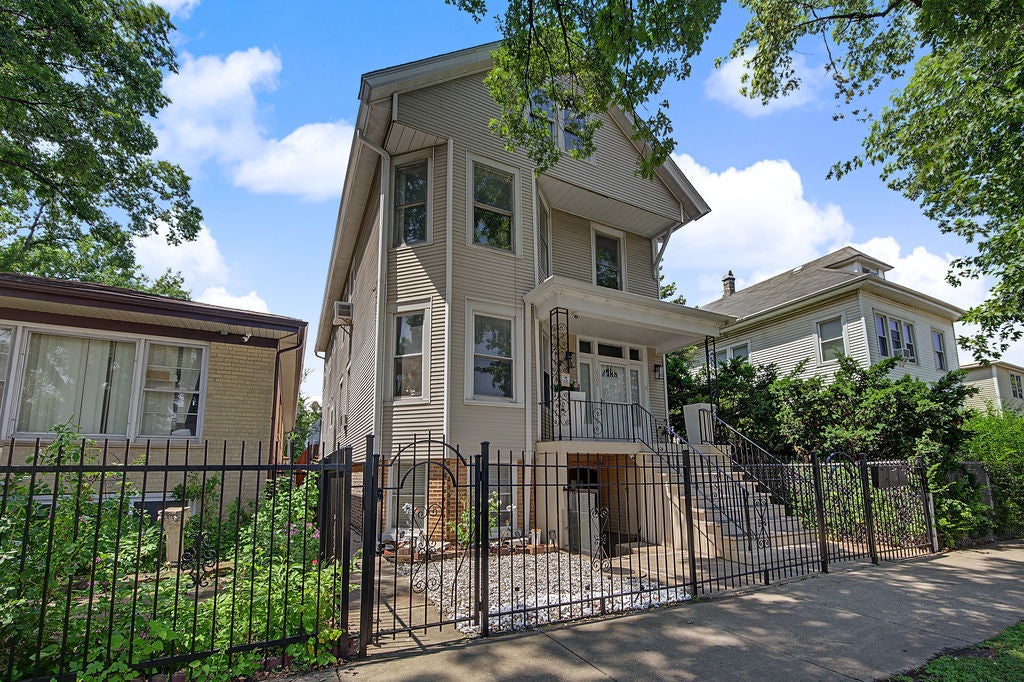 2304 N Monitor Avenue