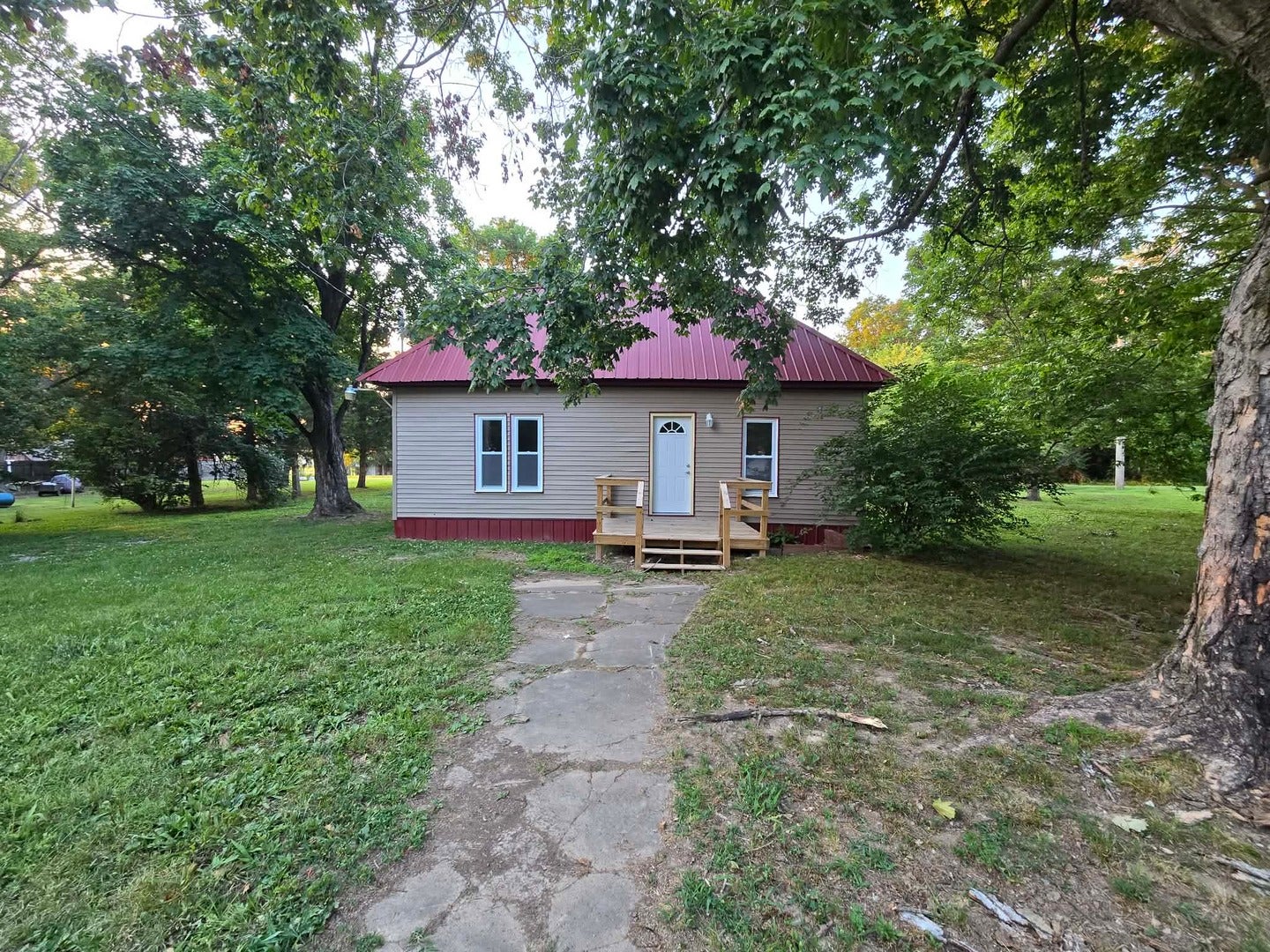 602 W CHERRY Street