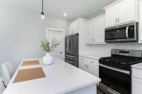 Tiny photo for 9 Brookstone Circle, Bloomington, IL 61704 (MLS # 12612806)