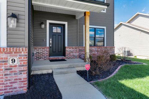 Tiny photo for 9 Brookstone Circle, Bloomington, IL 61704 (MLS # 12612806)