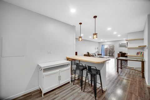 Tiny photo for 1133 S Finley Road #310, Lombard, IL 60148 (MLS # 12586783)