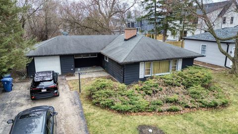 Tiny photo for 270 E Saint Charles Road, Elmhurst, IL 60126 (MLS # 12616088)