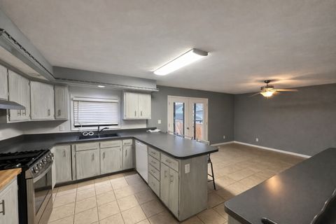 Tiny photo for 3102 Fair Avenue, Davenport, IA 52803 (MLS # 12543931)