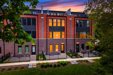 Photo of 924 E Chicago Avenue, Naperville, IL 60540 (MLS # 12637020)