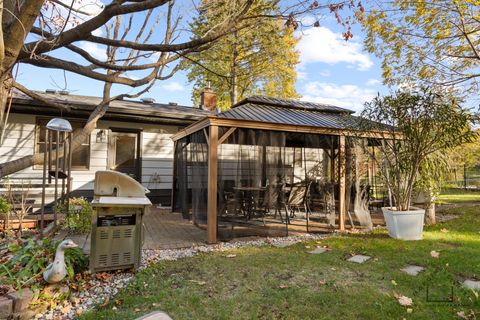 Tiny photo for 400 Crestview Road, Fox River Grove, IL 60021 (MLS # 12504209)