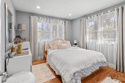 Tiny photo for 400 Crestview Road, Fox River Grove, IL 60021 (MLS # 12504209)