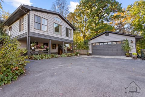 Tiny photo for 400 Crestview Road, Fox River Grove, IL 60021 (MLS # 12504209)