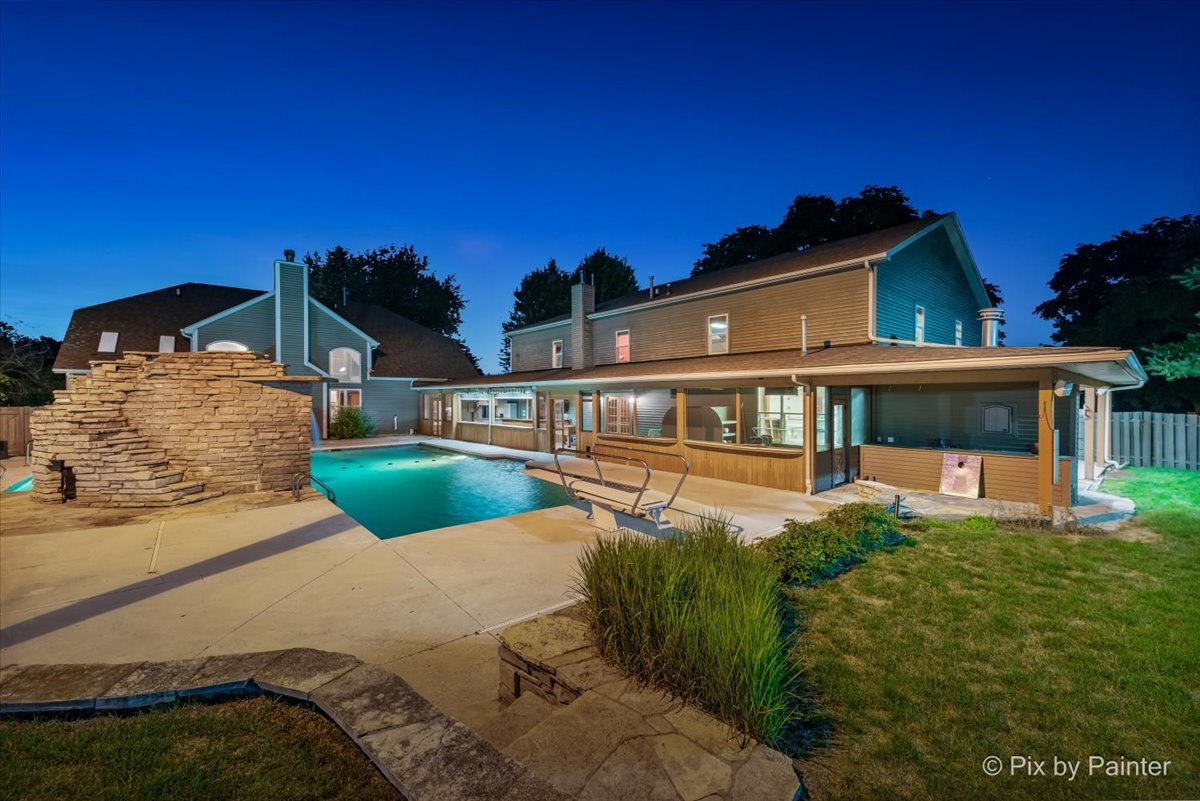 235 E Grand Avenue