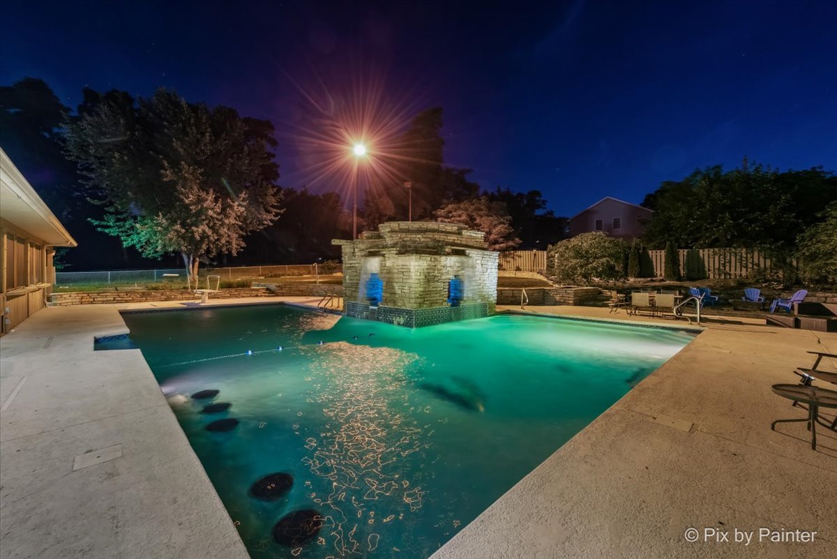 235 E Grand Avenue