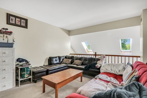 Tiny photo for 3947 Blackstone Avenue, Gurnee, IL 60031 (MLS # 12461197)