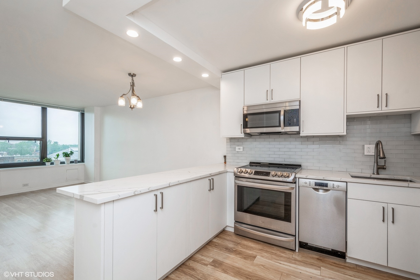 1850 N Clark Street 610