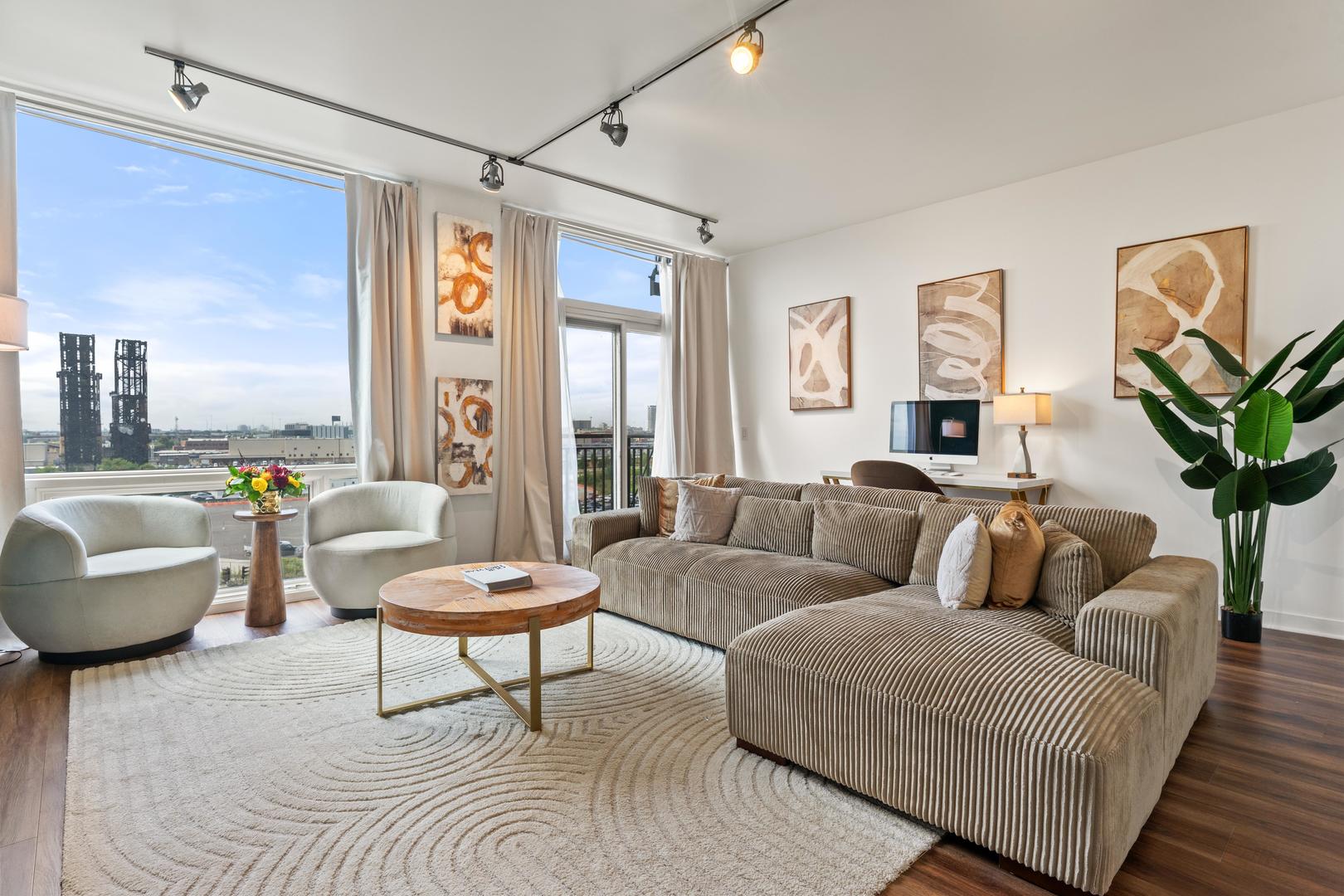 61 W 15th Street 706