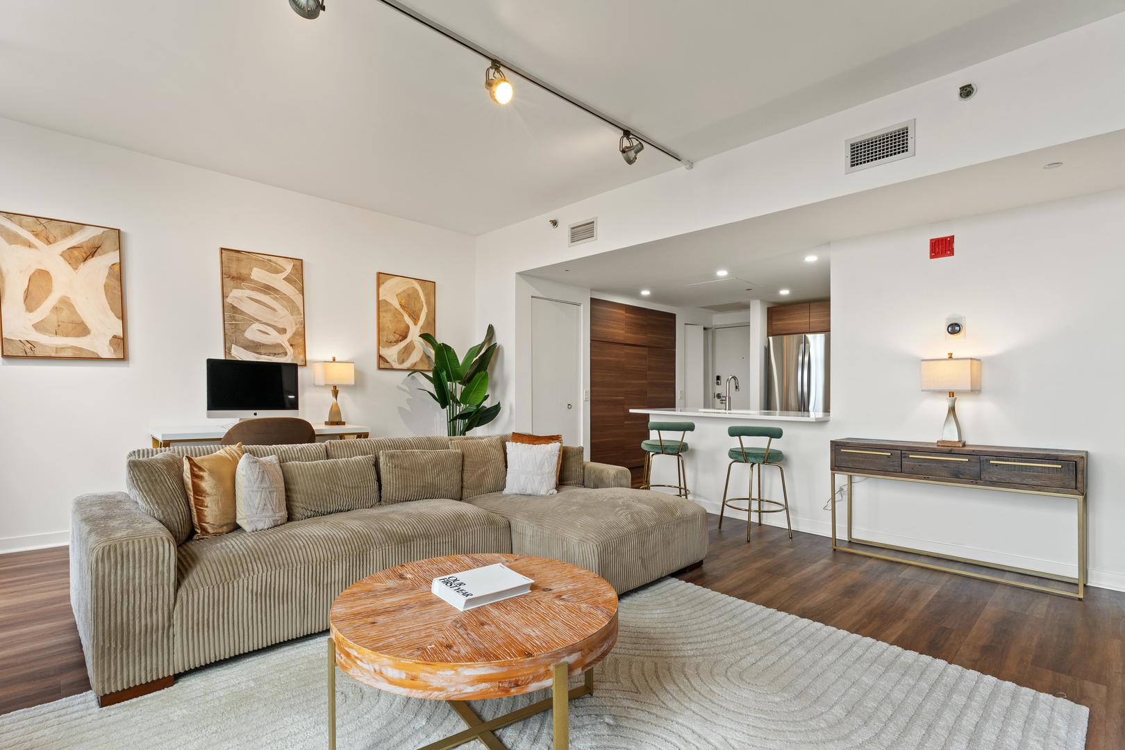 61 W 15th Street 706