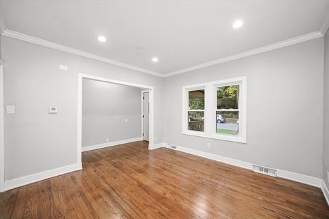 Tiny photo for 226 N Wilmette Avenue, Westmont, IL 60559 (MLS # 12557584)