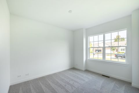 Tiny photo for 136 Valencia Parkway, Gilberts, IL 60136 (MLS # 12487995)