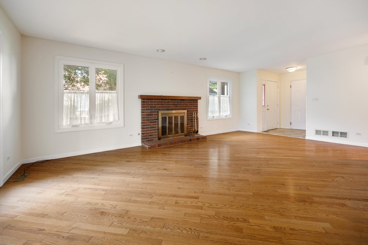 1153 S Linneman Road 1153