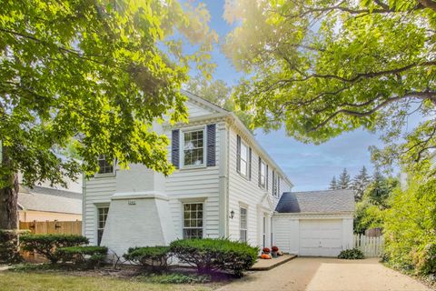 Photo of 1245 Richmond Lane, Wilmette, IL 60091 (MLS # 12485721)