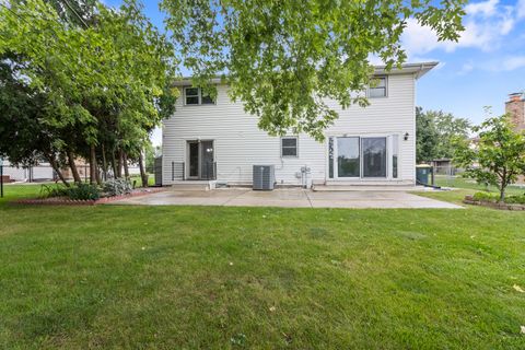 Tiny photo for 951 Dearborn Circle, Carol Stream, IL 60188 (MLS # 12460101)