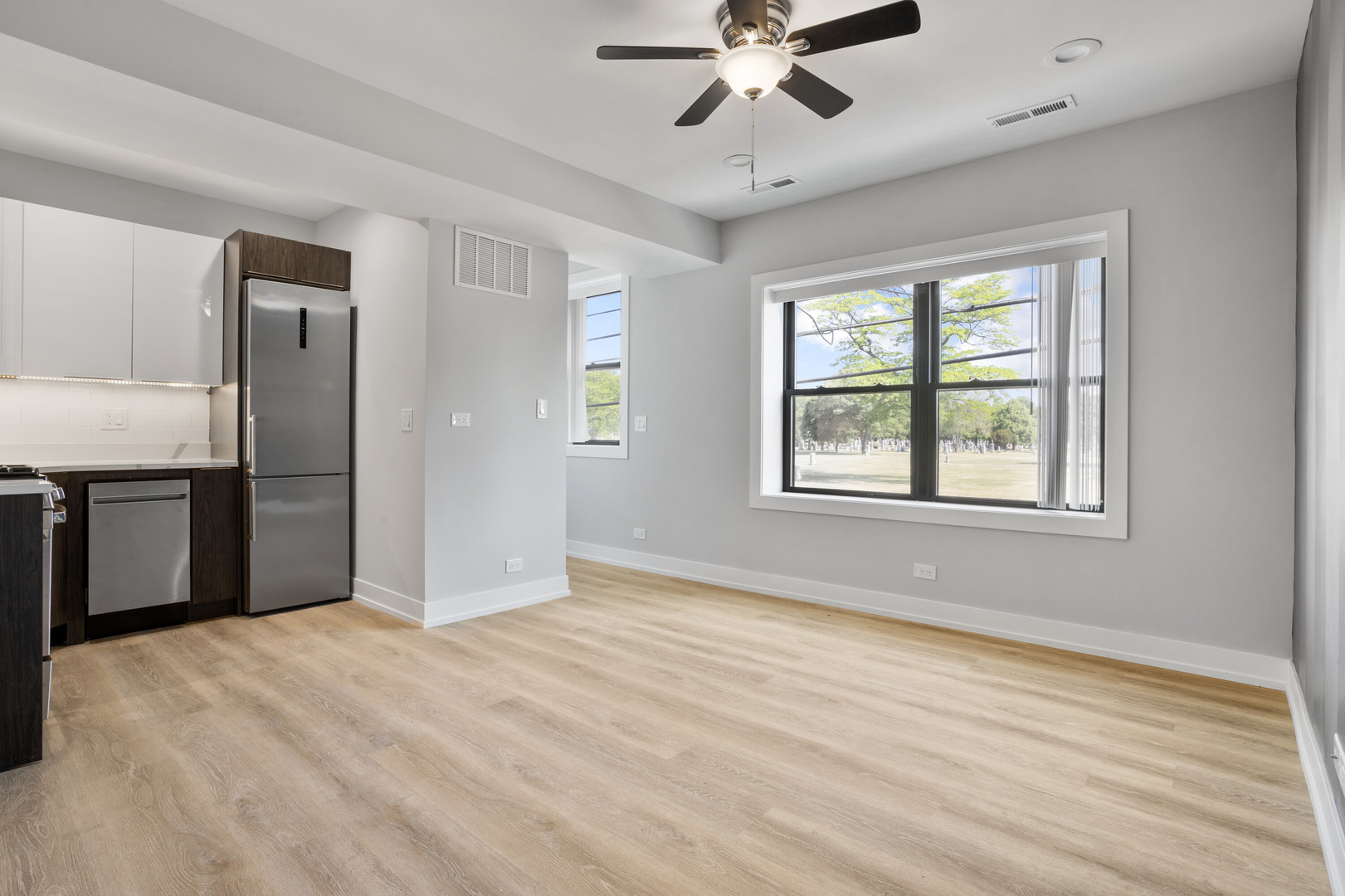 1552 W Juneway Terrace 2F
