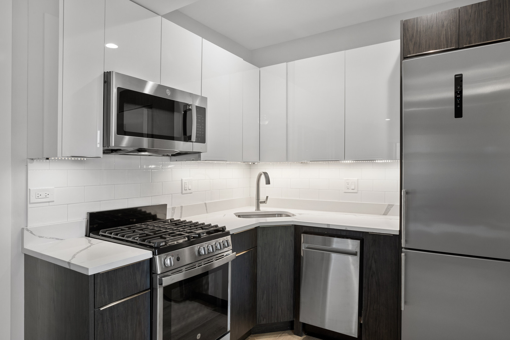 1552 W Juneway Terrace 2F