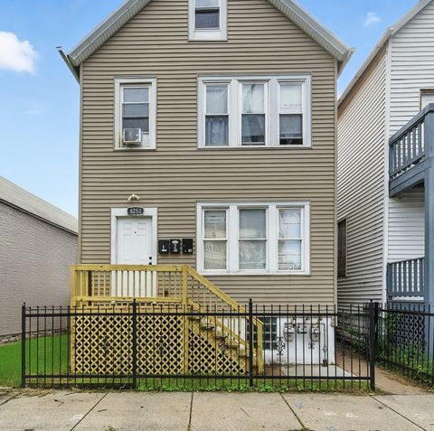 8253 S Brandon Avenue Chicago IL 60617