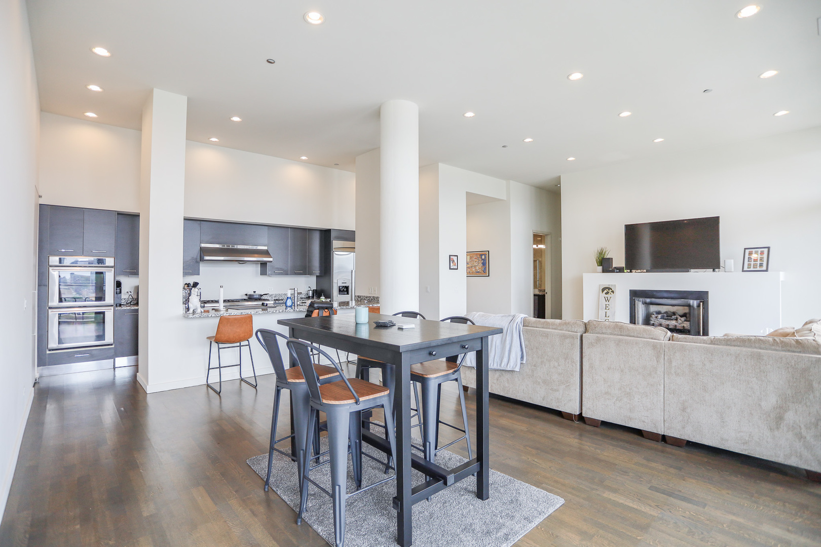 910 W Huron Street 1407