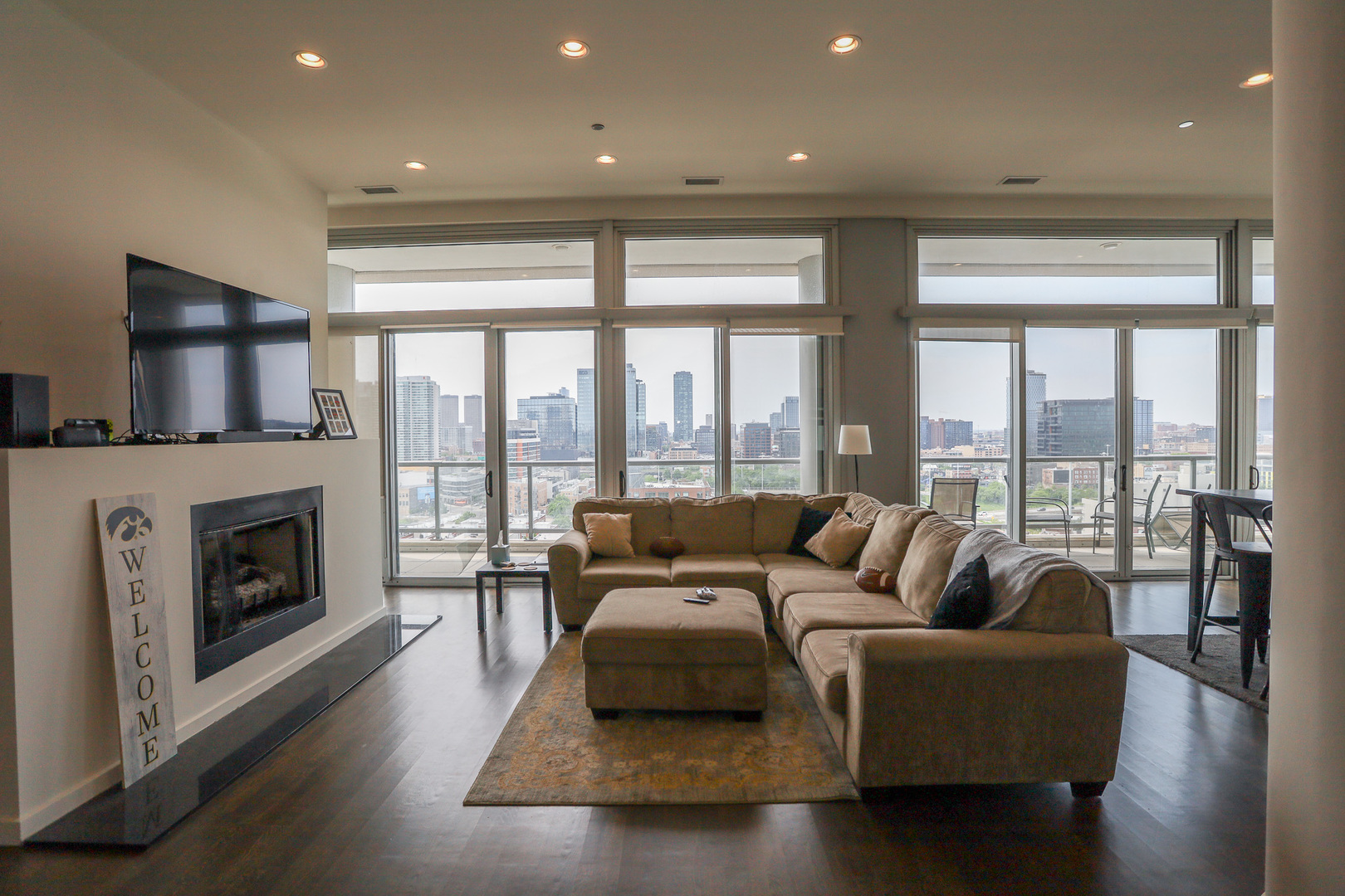910 W Huron Street 1407