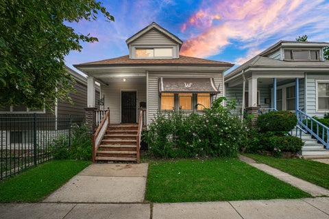 Photo of 1702 W 71st Street, Chicago, IL 60636 (MLS # 12728038)