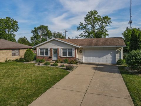 Photo of 740 Burns Court, Bourbonnais, IL 60914 (MLS # 12666076)