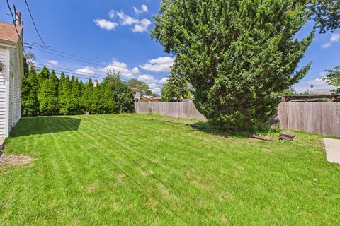 Tiny photo for 604 N Wilshire Drive, Mount Prospect, IL 60056 (MLS # 12766845)