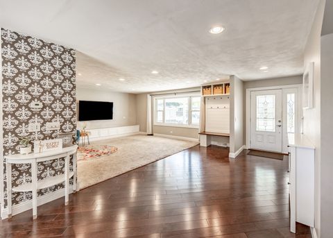 Tiny photo for 1223 Ridgeway Drive, Elgin, IL 60123 (MLS # 12486913)