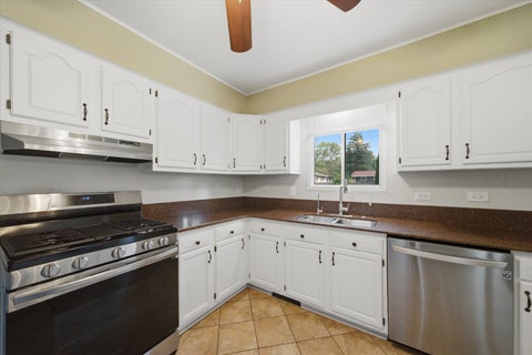 Tiny photo for 22W452 Sycamore Drive, Glen Ellyn, IL 60137 (MLS # 12717364)