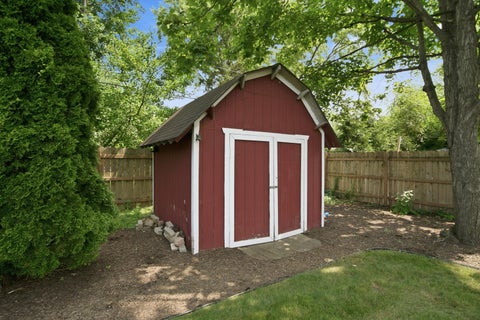 Tiny photo for 22W452 Sycamore Drive, Glen Ellyn, IL 60137 (MLS # 12717364)