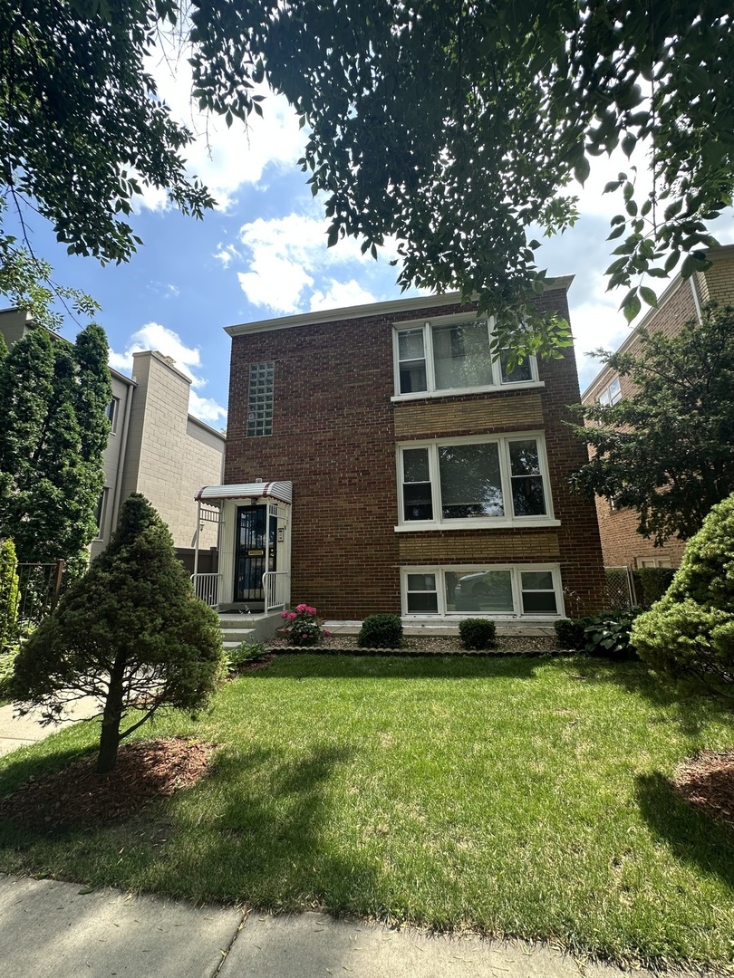 Chicago, Illinois 60625, United States, 3 Bedrooms Bedrooms, ,1 BathroomBathrooms,Residential,Active,182555