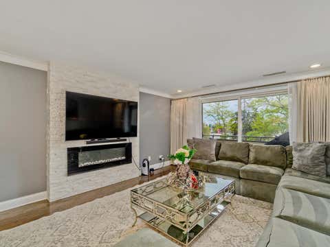 Tiny photo for 7201 N Lincoln Avenue #205, Lincolnwood, IL 60712 (MLS # 12662220)