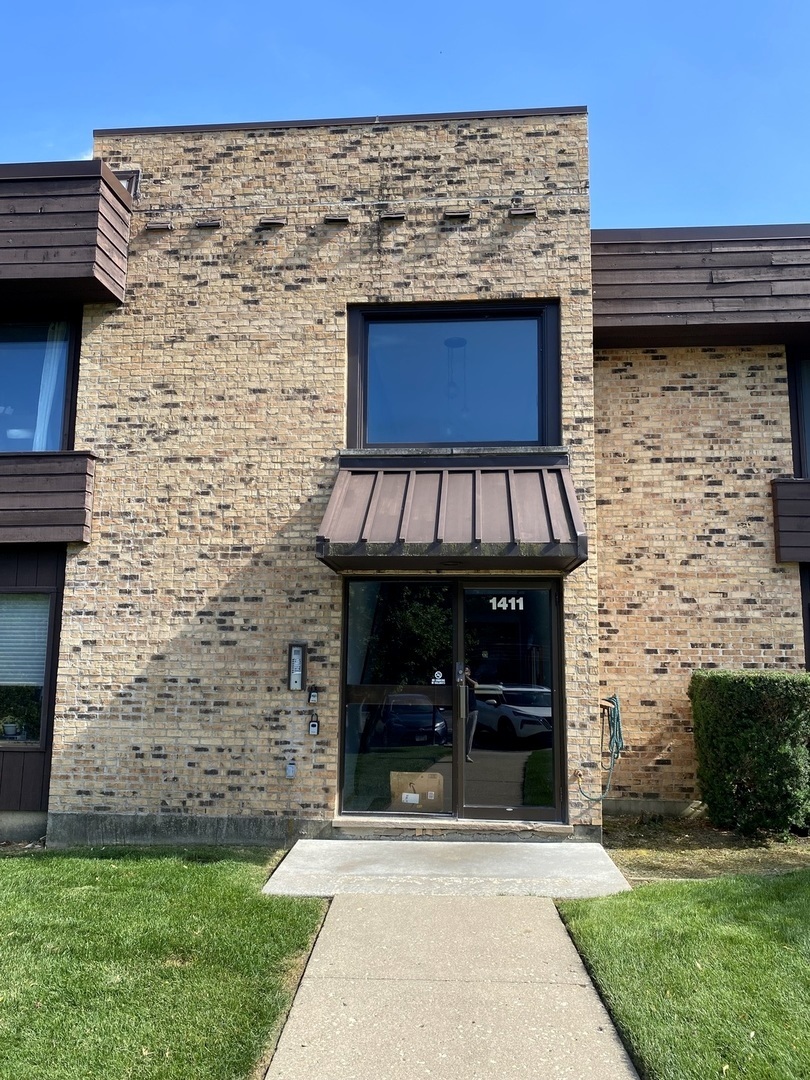 1411 N Sterling Avenue 202