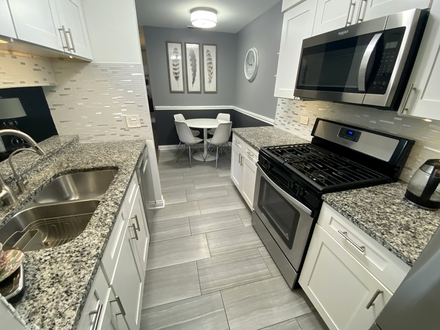 1411 N Sterling Avenue 202