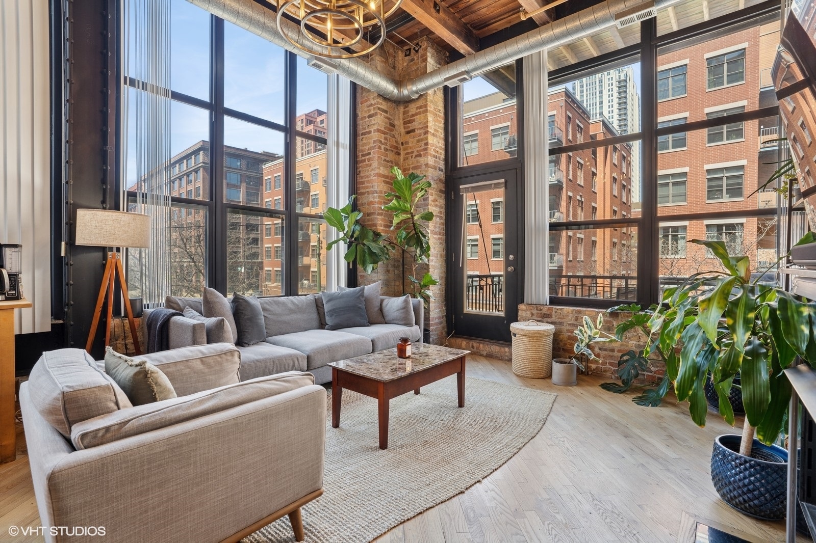 226 N CLINTON Street 204