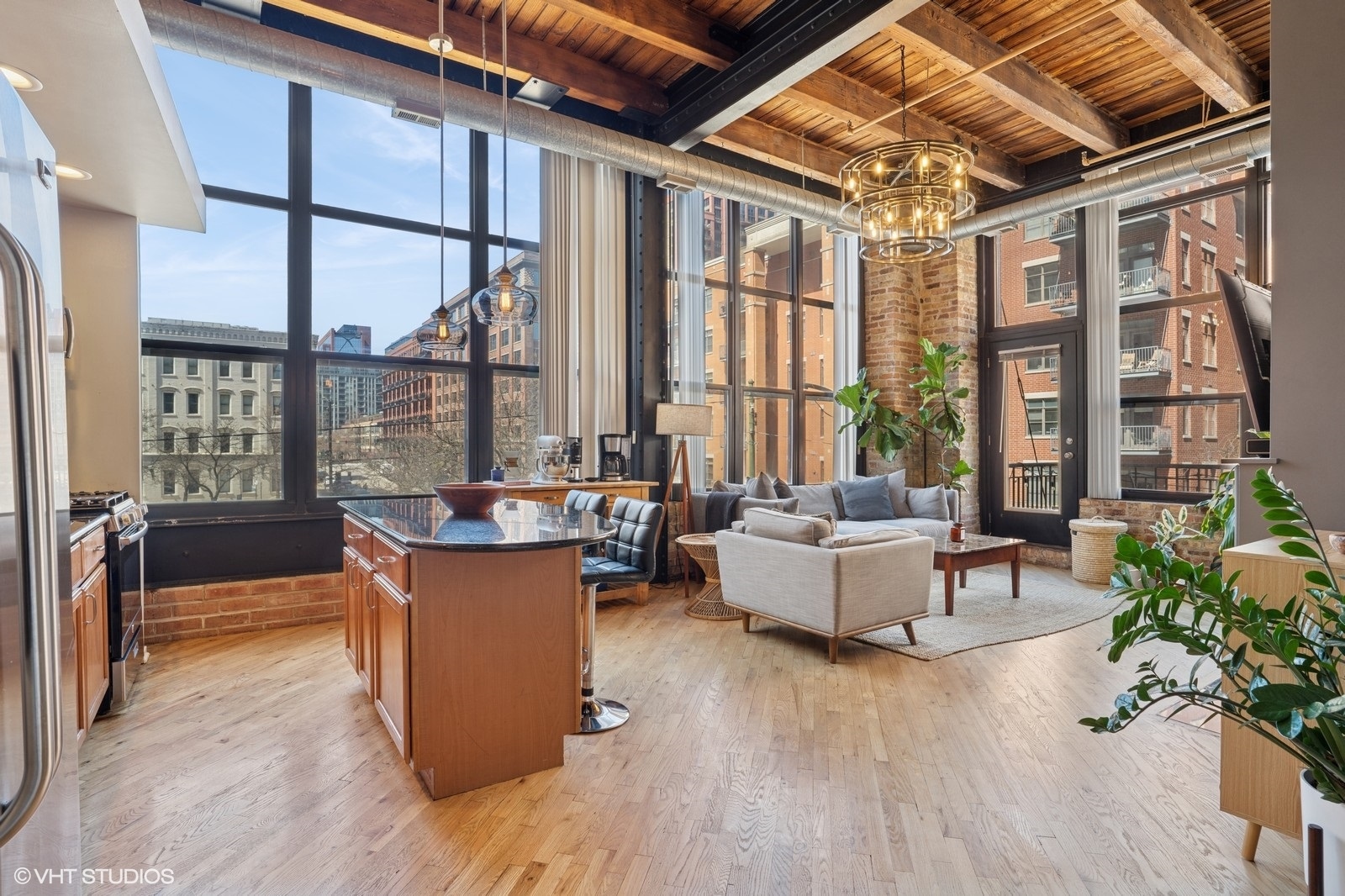 226 N CLINTON Street 204
