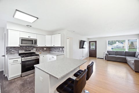 Tiny photo for 33 Cranbrook Drive, Des Plaines, IL 60016 (MLS # 12752978)
