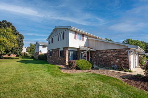 1643 Castbourne Court Wheaton IL 60189