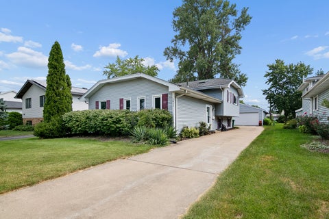 Photo of 1011 Florence Street, Lemont, IL 60439 (MLS # 12751442)