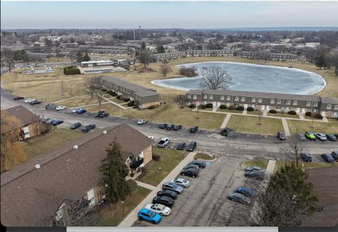 Tiny photo for 3A KINGERY QUARTER #103, Willowbrook, IL 60527 (MLS # 12573195)