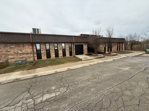 Tiny photo for 3A KINGERY QUARTER #103, Willowbrook, IL 60527 (MLS # 12573195)